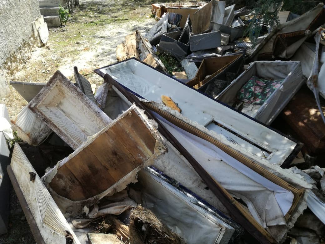 Tienen ataúdes al aire libre en Cozumel; regidora dice que no sabe cómo resolver el problema