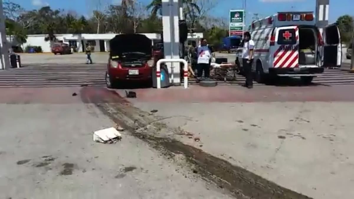 Mujer es arrollada por tráiler mientras cargaba gasolina