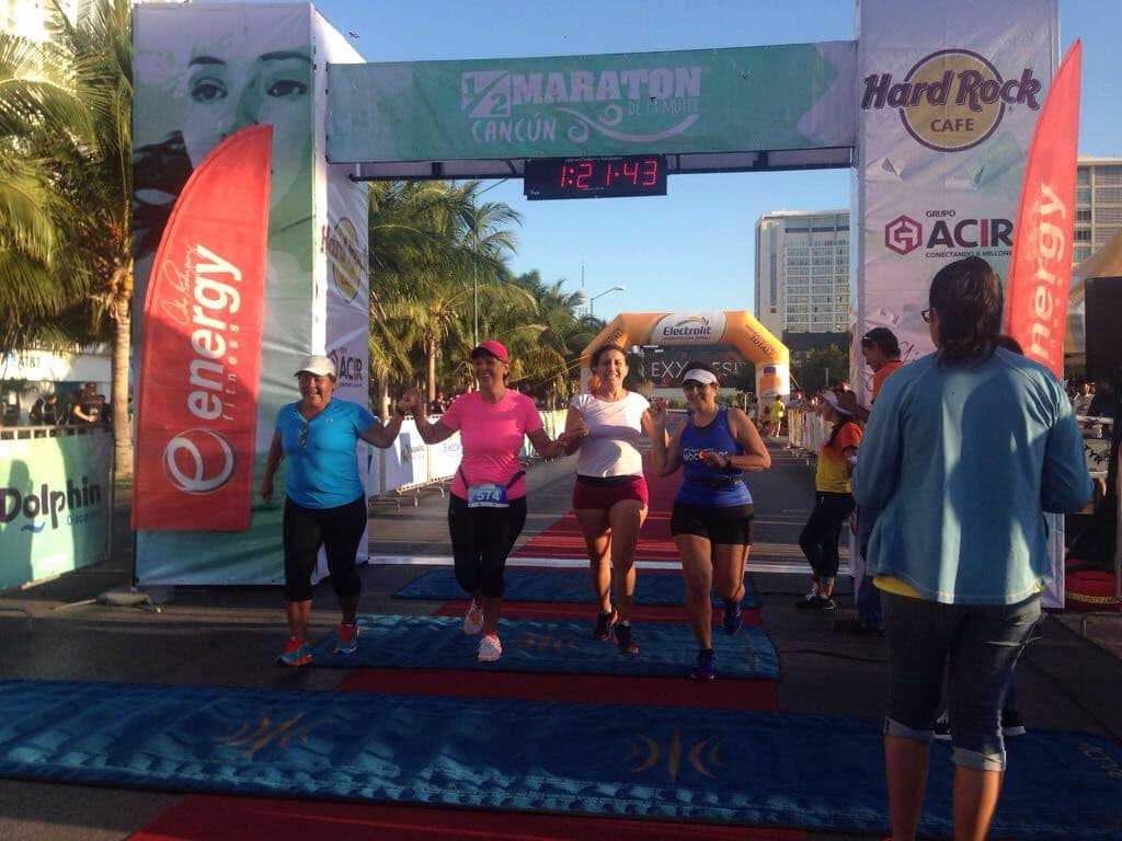 Celebran con maratón a las mujeres