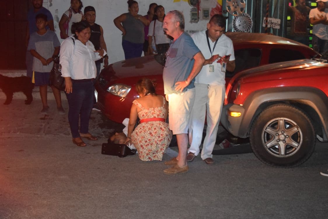 Atropellan a un hombre al cambiar su llanta de refacción