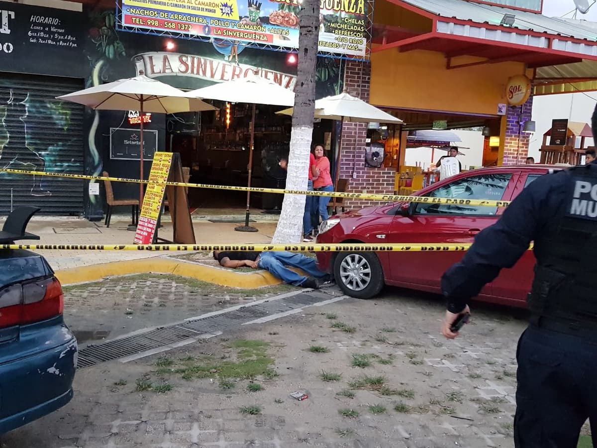 Ejecutan a hombre afuera de marisquería