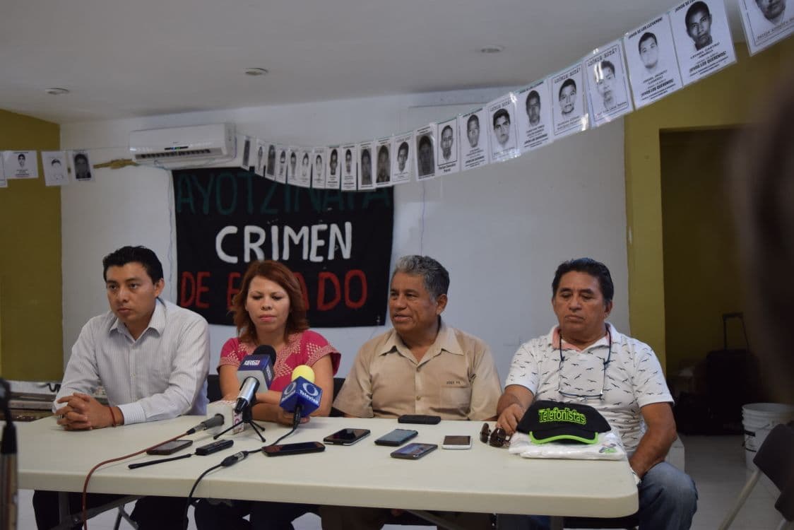 Posponen visita de padres de normalistas