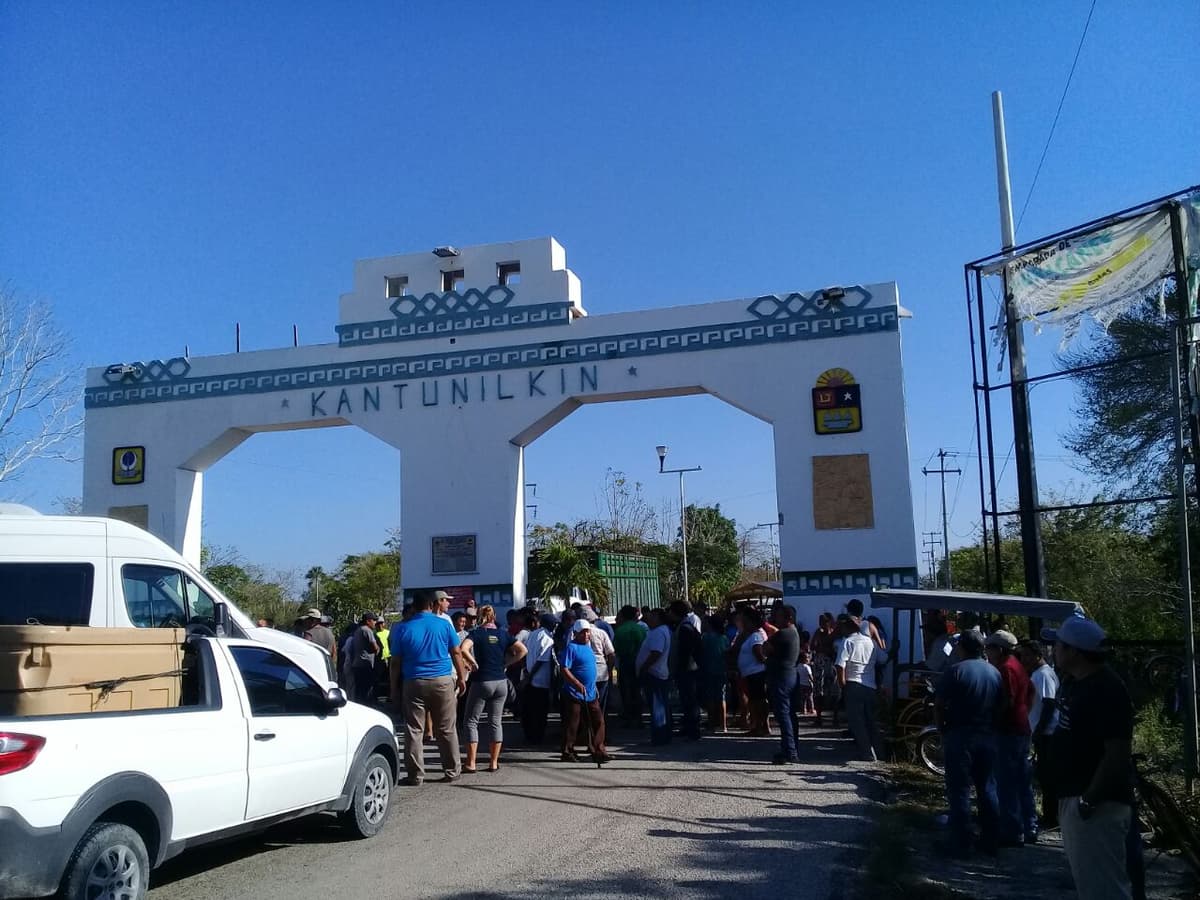 Bloquean ejidatarios entrada a Kantunilkín