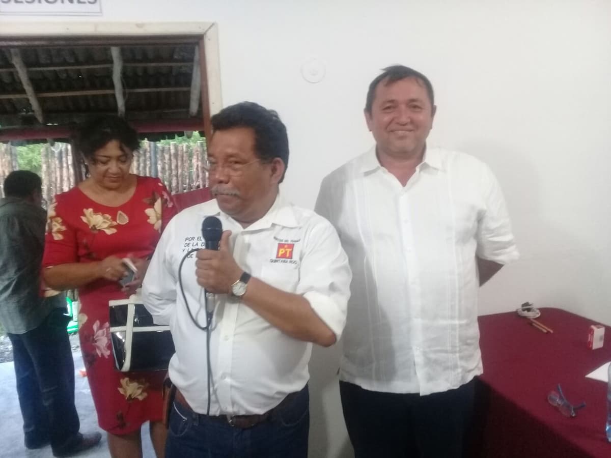 “Bajan” a Nivardo Mena de candidatura