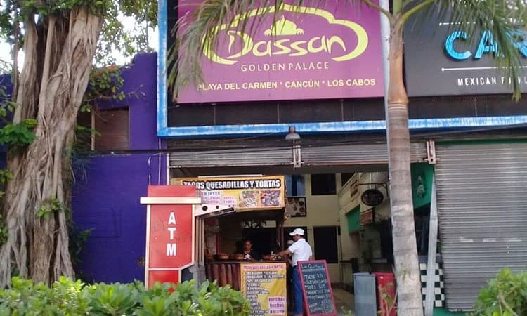 Denuncian prostitución en bares de la zona turística de Playa del Carmen