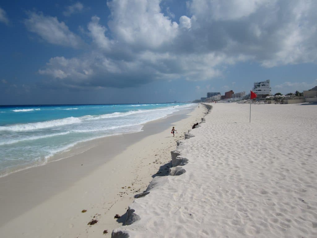 Grandes hoteles generan pérdida de arenales en Cancún