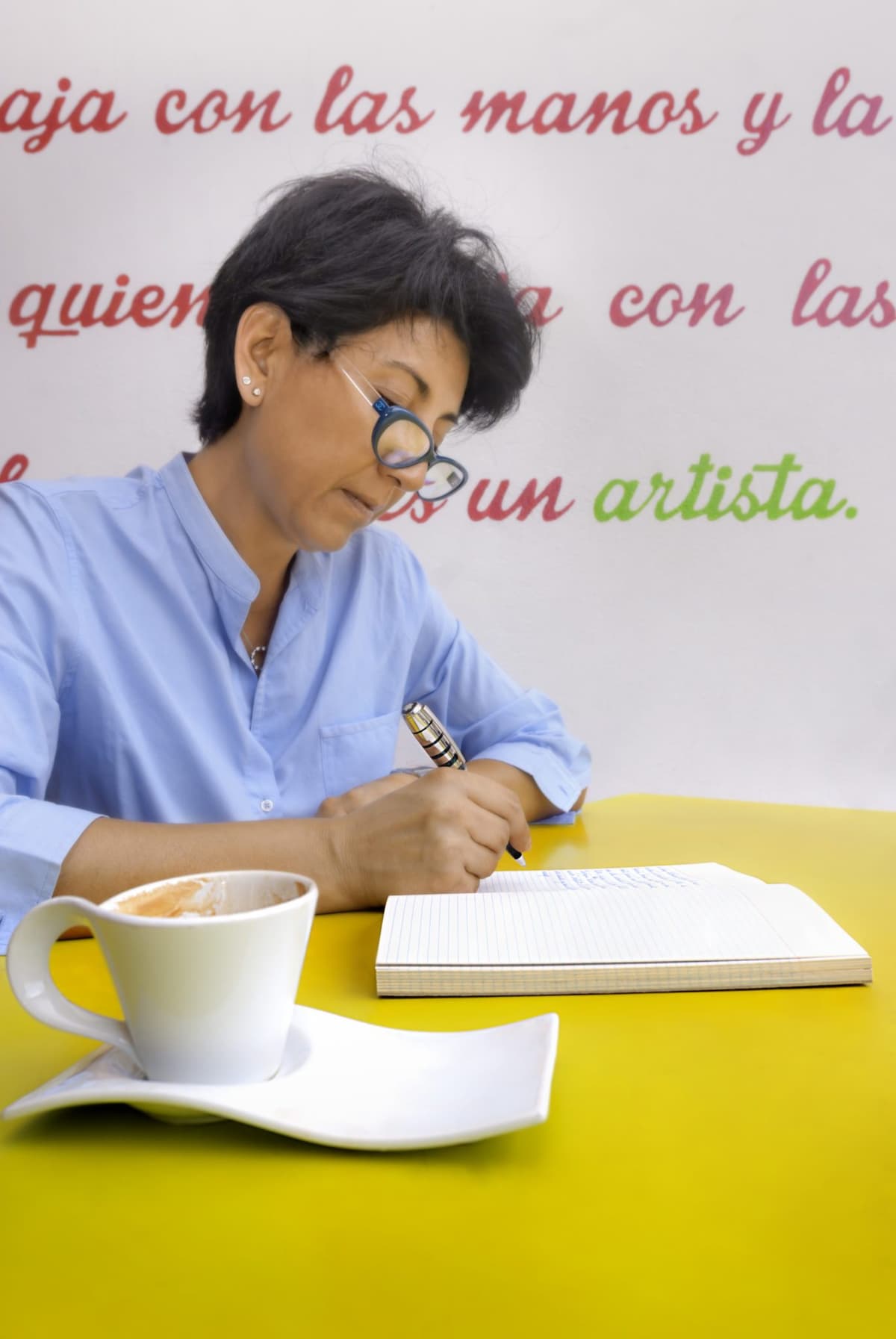 Editorial playense navega a contracorriente