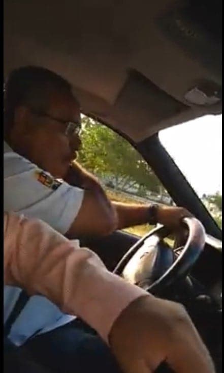 Video evidencia agresión de taxista a pasajero