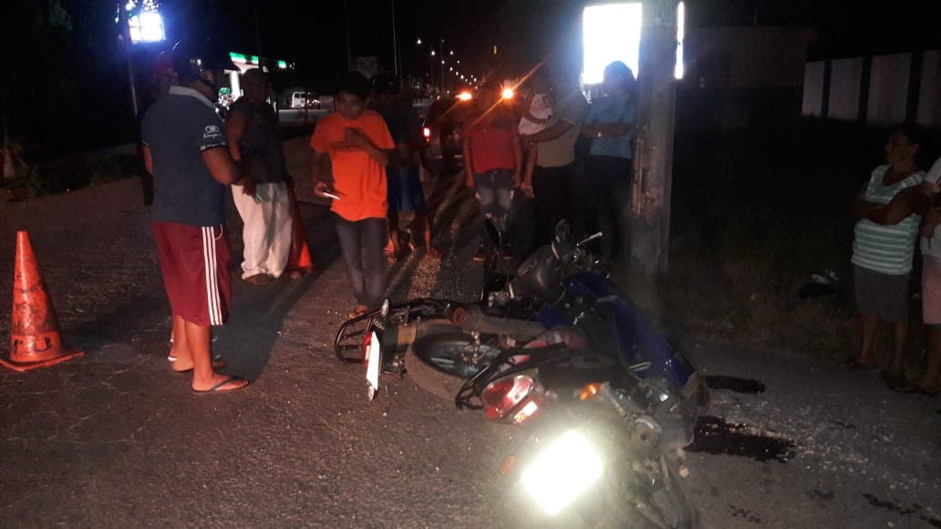 Chocan cuatro motos en el mismo cruce de José María Morelos