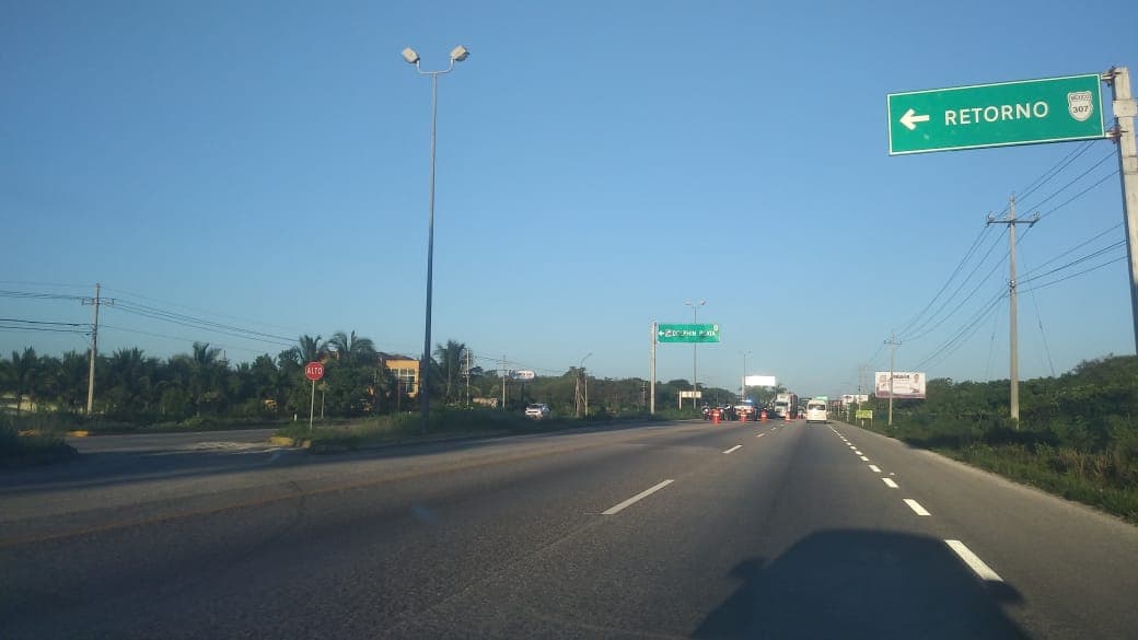 Cierran tramo carretero Playa-Cancún
