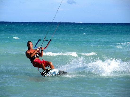 El lugar ideal para aprender kitesurfing está en Holbox