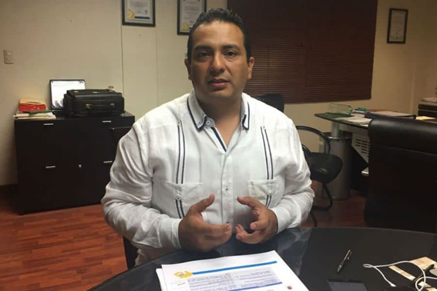 Lanzan segunda licitación para uniformes