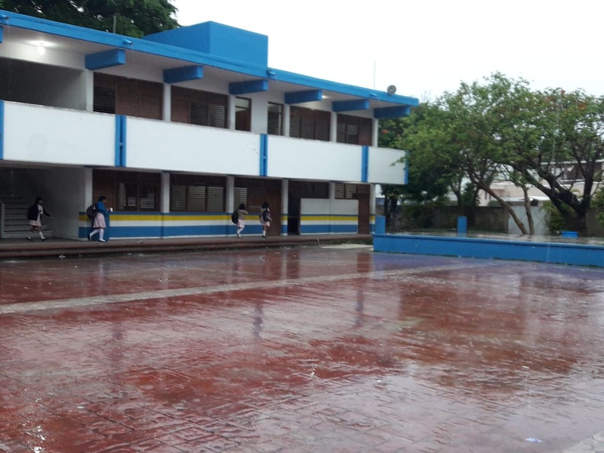 Lluvia causó 95% de ausentismo en escuelas de Cozumel