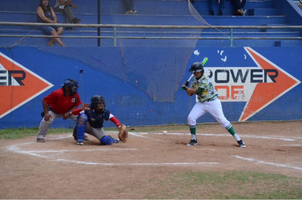 Vence Taxistas a los Astros y clasifica a la final