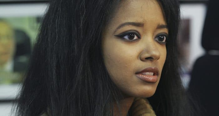 Ex modelo de Playboy se lanza desde 23 pisos con todo y bebé