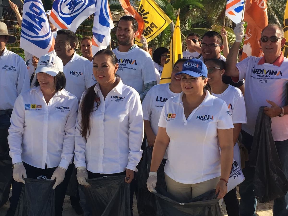 Suma Mayuli Martínez con los candidatos a presidentes municipales