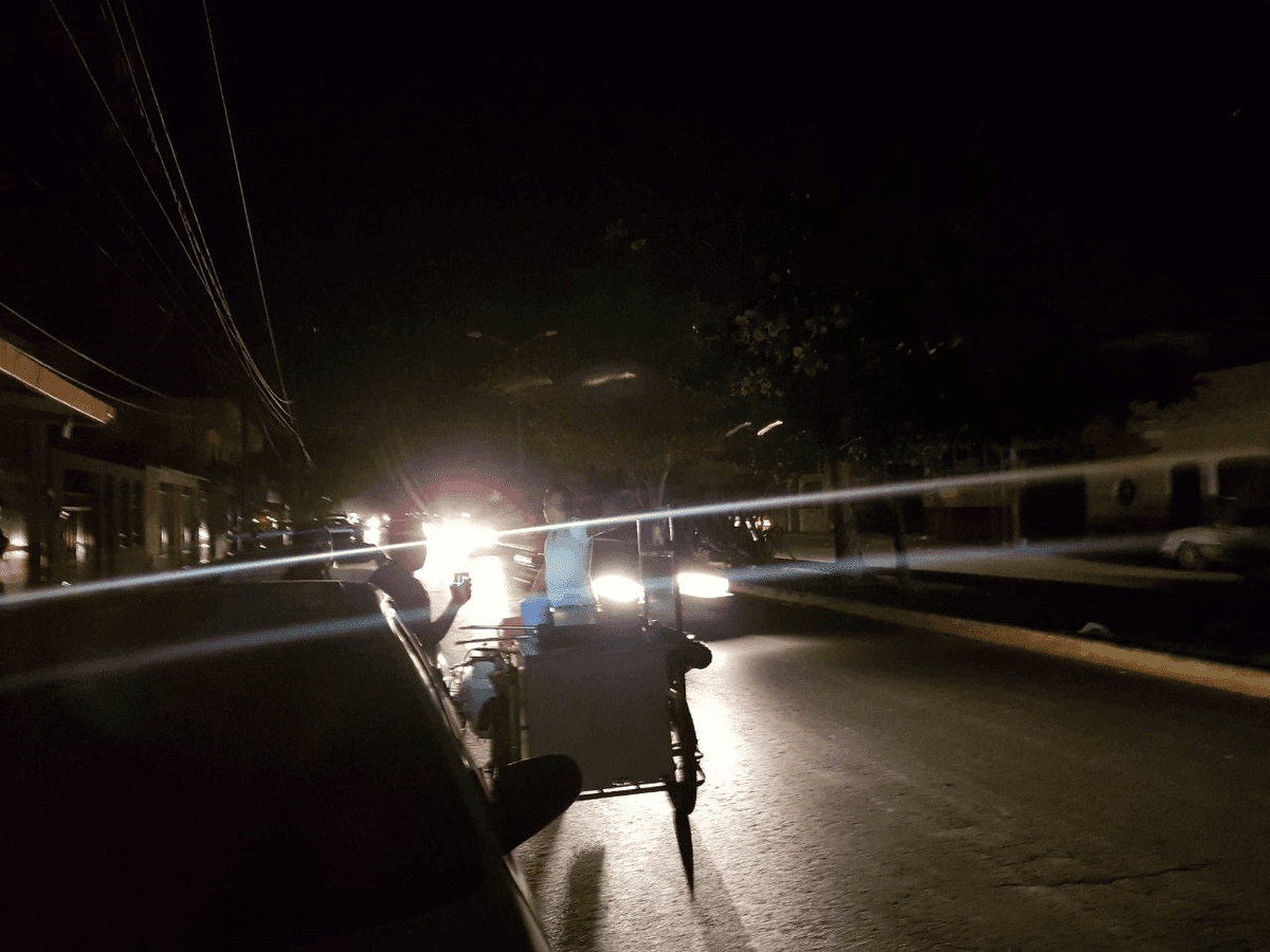 Sin luz varias zonas de Cancún