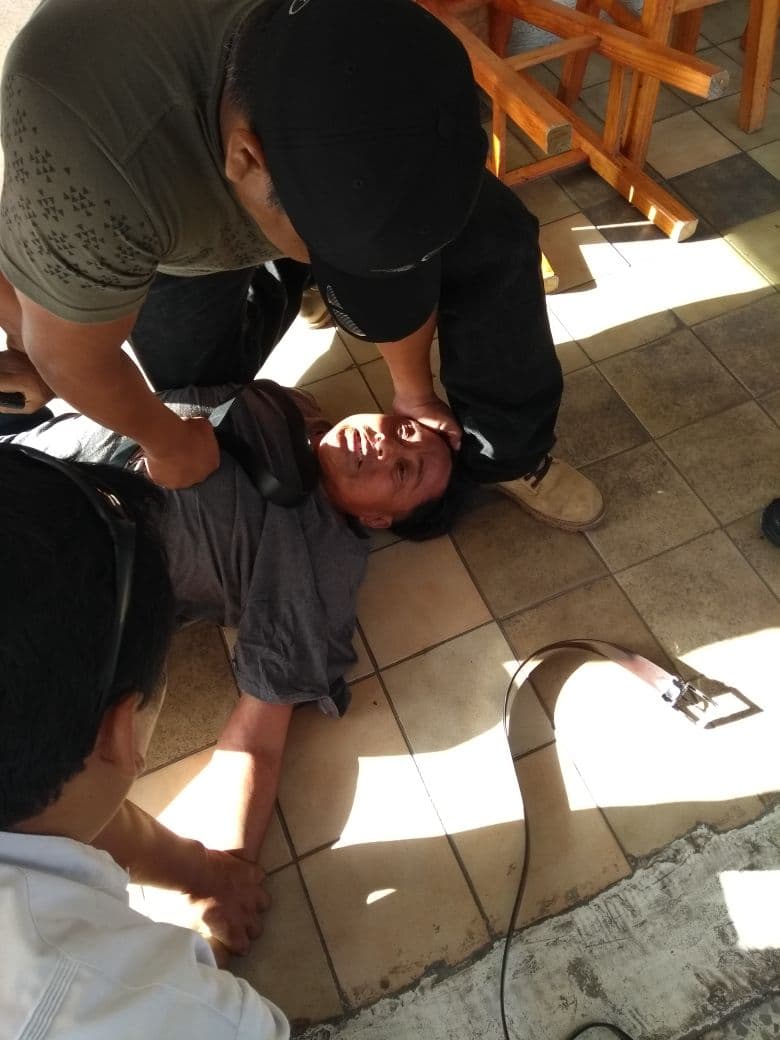 Amarran a presunto ladrón en Plaza Emprendedor