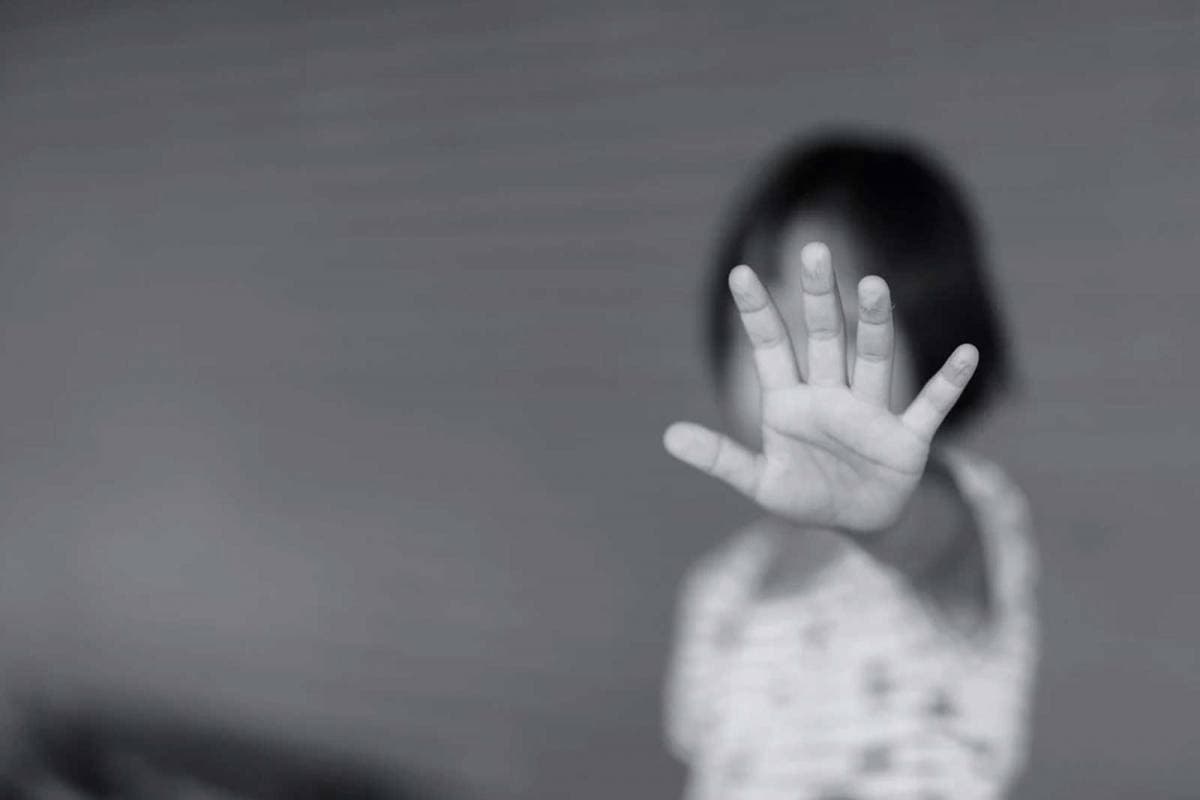 Niña de tres años es violada y torturada con ácido