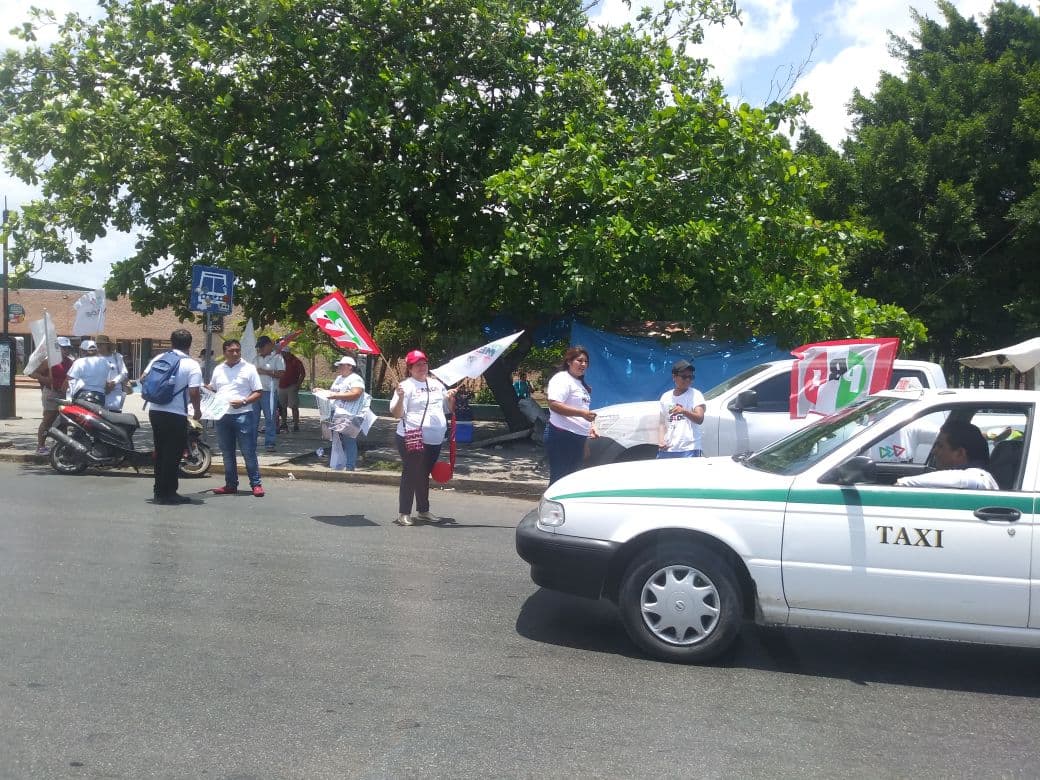 Se apodera PRI-PVEM-Panal de glorieta "Del Albañil"