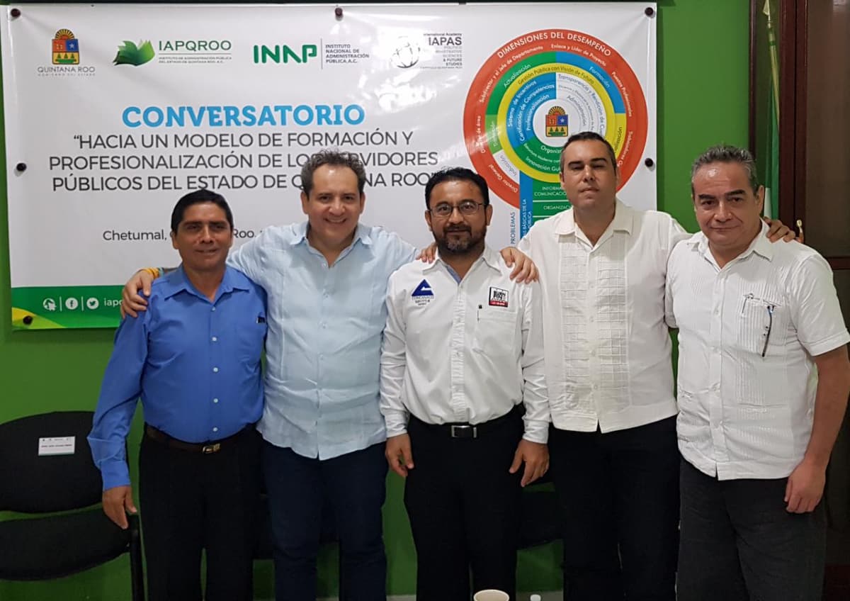 Dialogan sobre retos en la administración pública