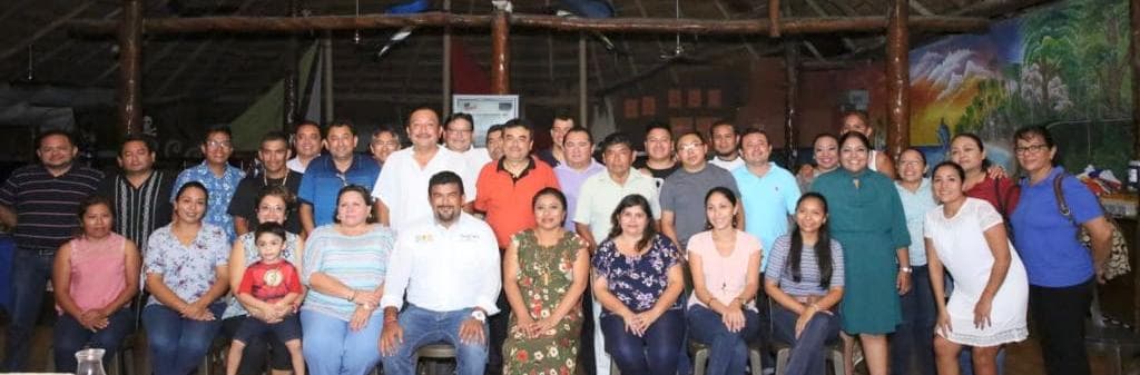 Maestros se pronuncian a favor del proyecto de Faustino Uicab