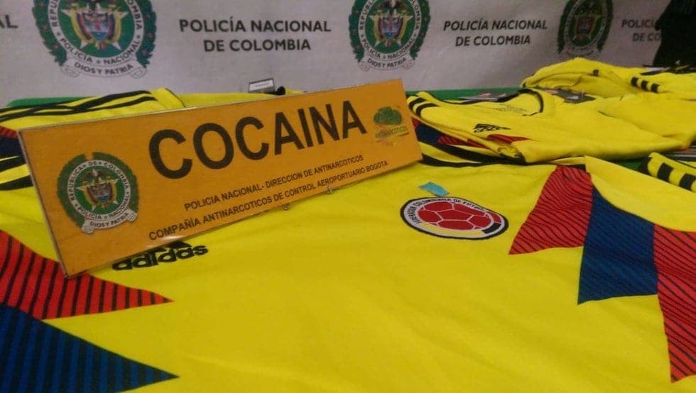 Decomisan cinco kilos de cocaína impregnada en camisetas de la selección colombiana