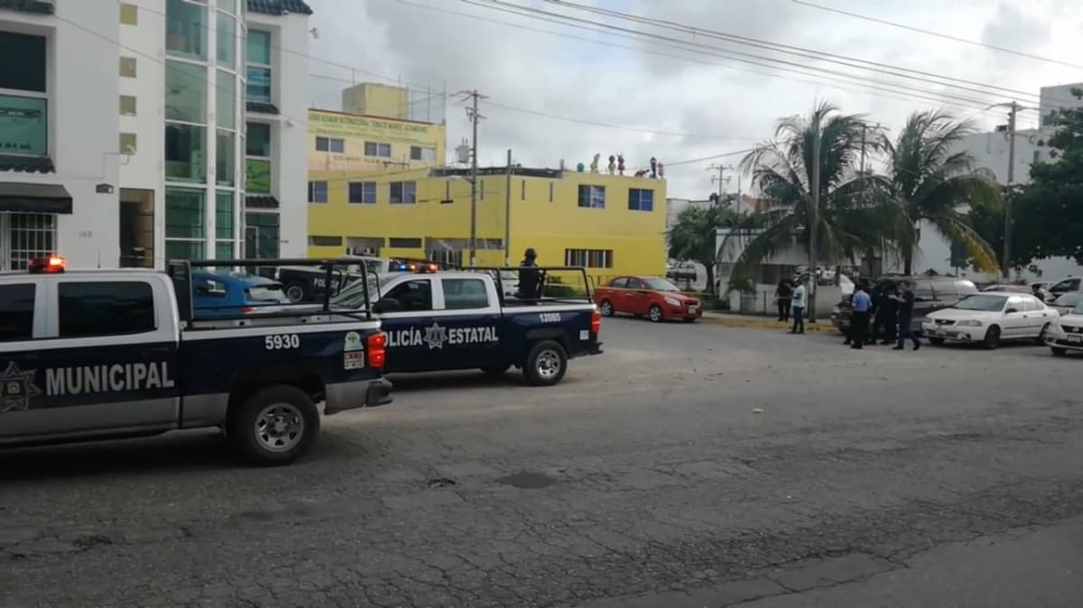 Herido de bala a pasos del INE en Cancún