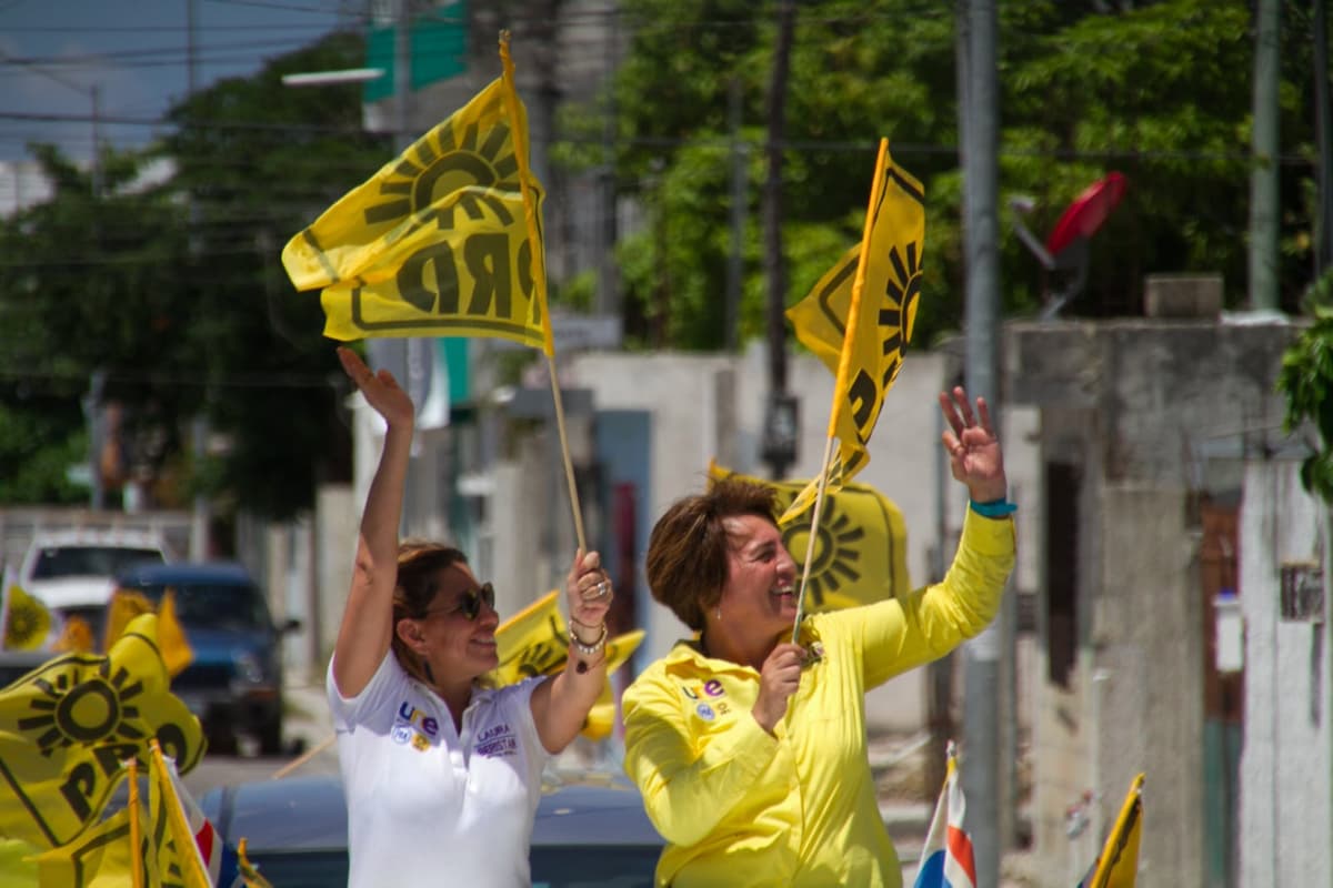 Laura Beristain "se cuelga" de los colonos de la Colosio