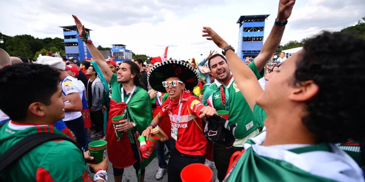 Aficionados de México acaban con el alcohol en Russia