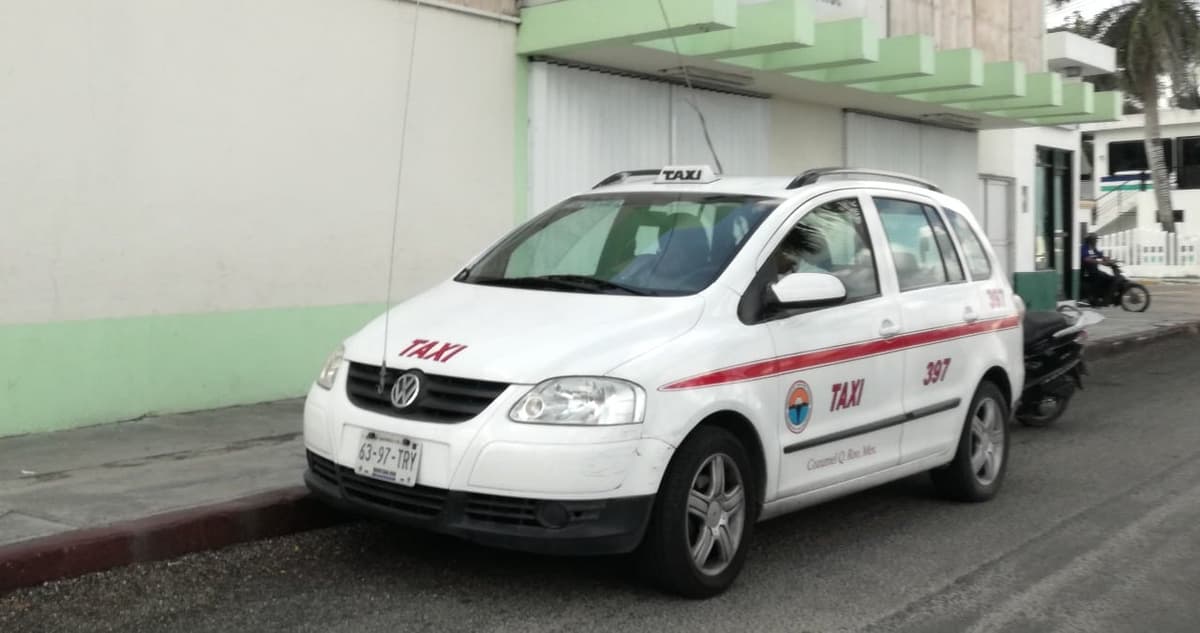 Darán de baja a taxista de Cozumel por ingresar a una casa ebrio