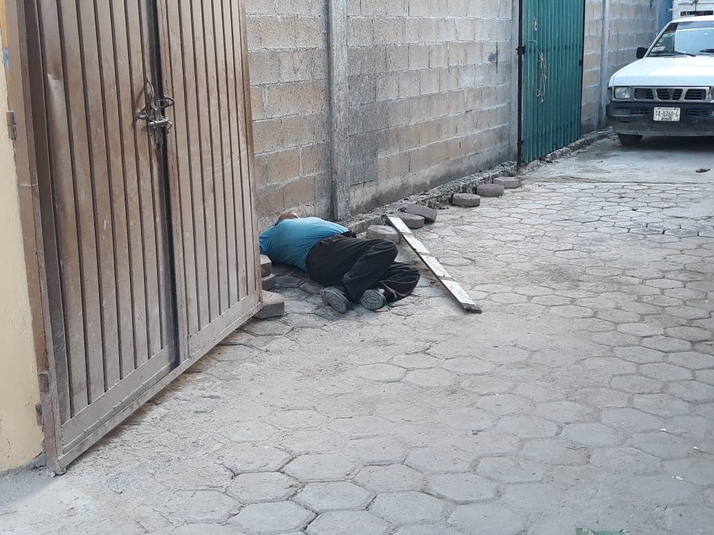 Primer "muertito" del día, aparece ejecutado en El Pedregal