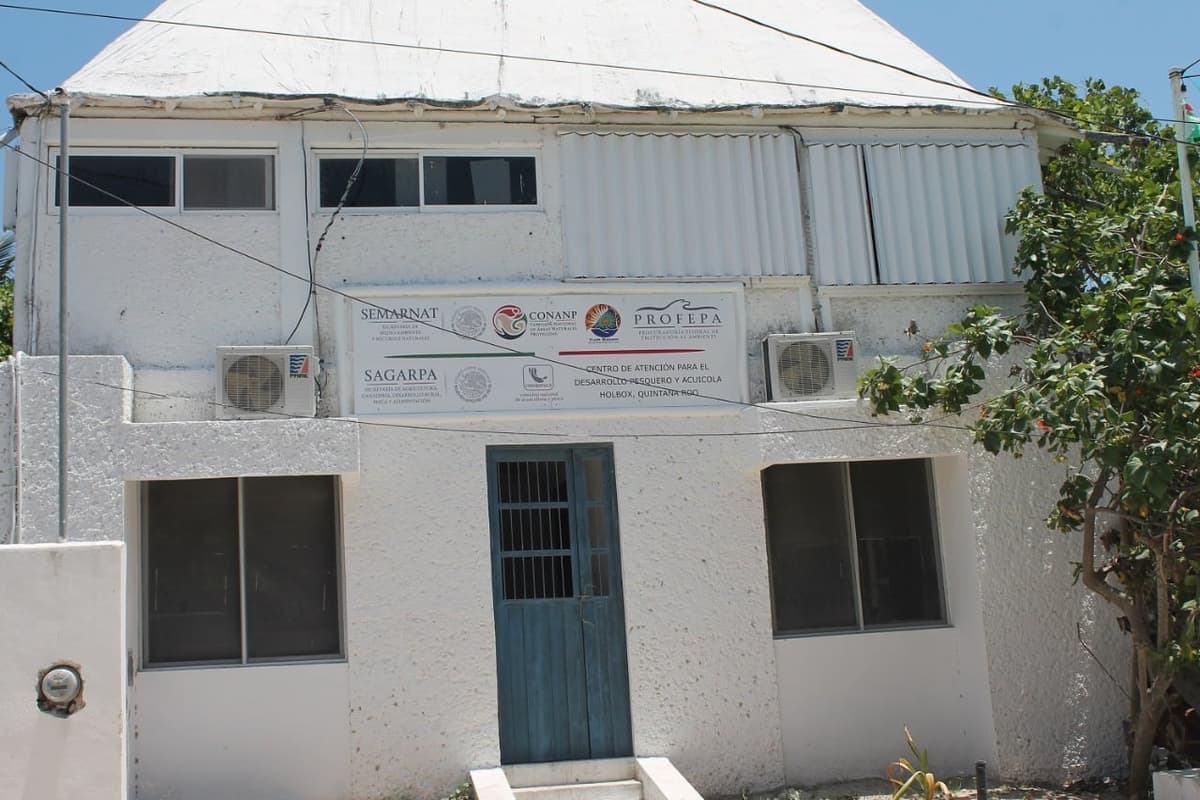 Cumple Holbox dos años sin oficinas de Conanp