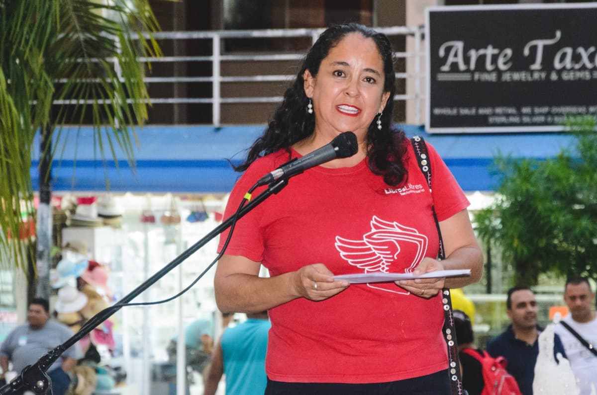 Pensar en plural, quehacer de Rossy Vivanco en "Libros Libres" y "Corazón Verde"