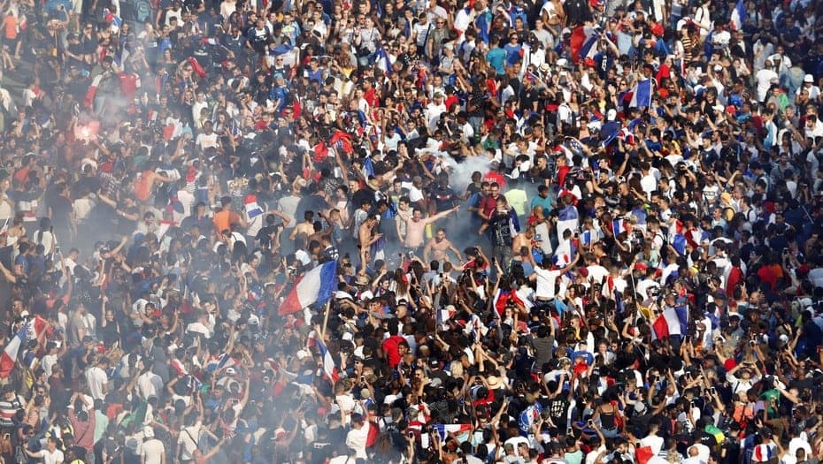 Se registran enfrentamientos y saqueos en Francia por festejo tras la victoria