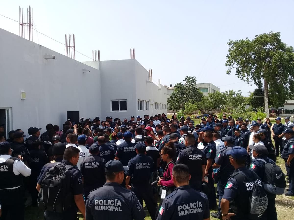 Paro total de municipales en Playa; estatales llegan a suplirlos