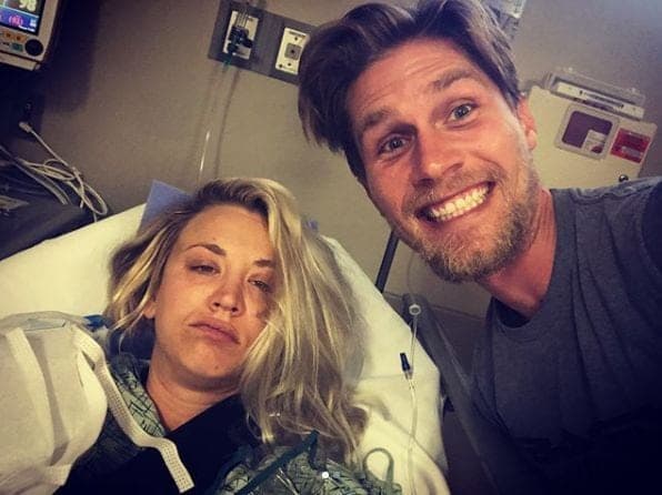 Kaley Cuoco pasó su luna de miel en la cama de un hospital