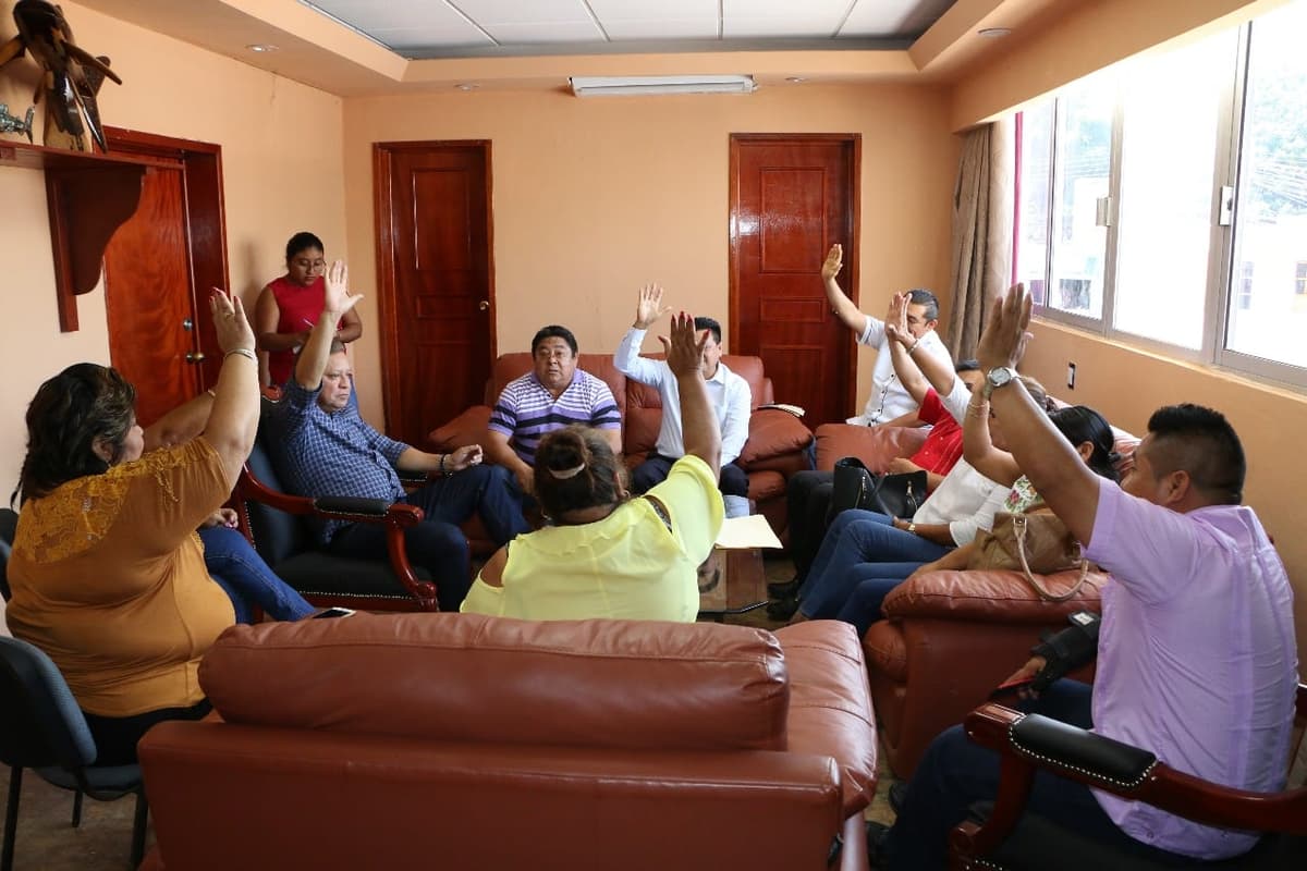 Aprueban consulta para decidir futuro de alcalde de Chiquilá