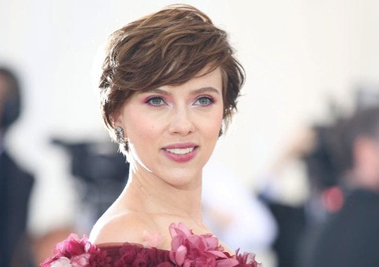 Scarlett Johanson le "llueven" las críticas por interpretar a un transexual