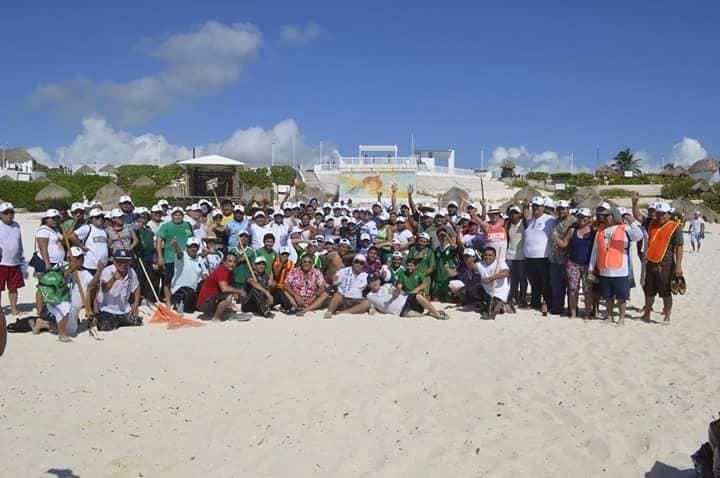 Organización ciudadana logra limpiar las playas de Quintana Roo