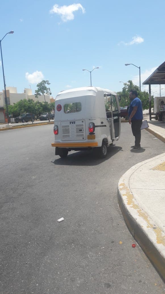 Frenan instalación de mototaxis en Playa del Carmen