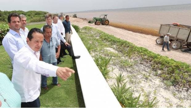Gobernador de Quintana Roo lidera estrategia en mantenimiento de playas limpias