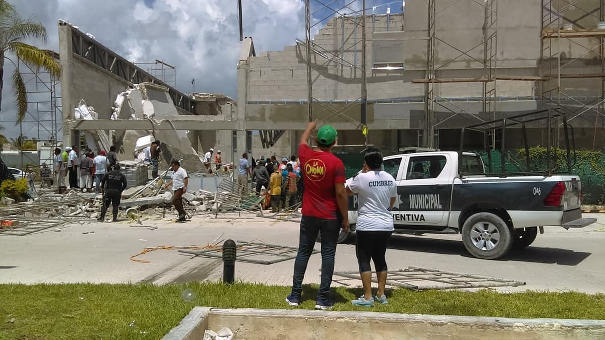 Se eleva a dos el saldo de víctimas por desplome de obra en Puerto Morelos