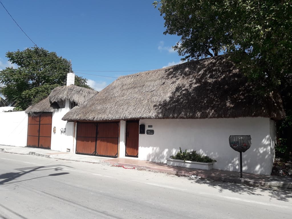 Ladrones vacían una casa con ayuda de empleados domésticos