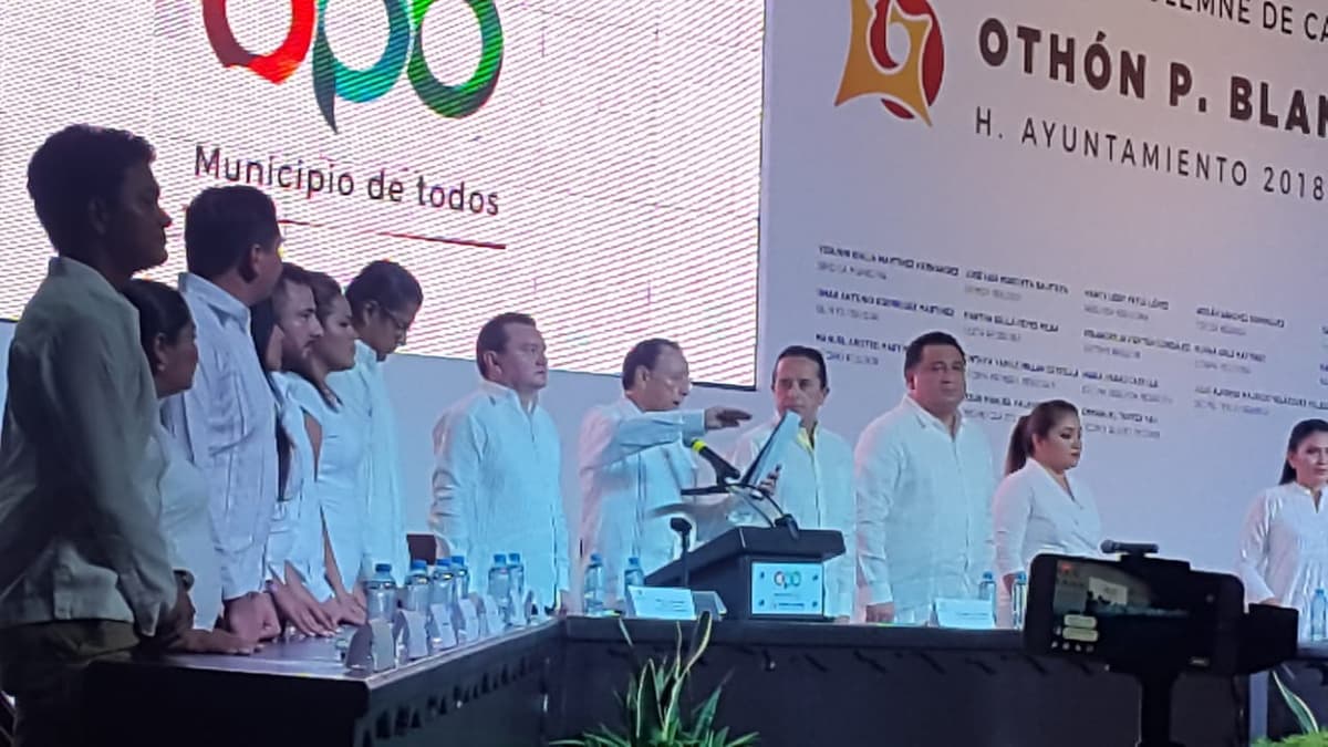 Abre Pastrana el desfile de las 11 nuevas autoridades municipales