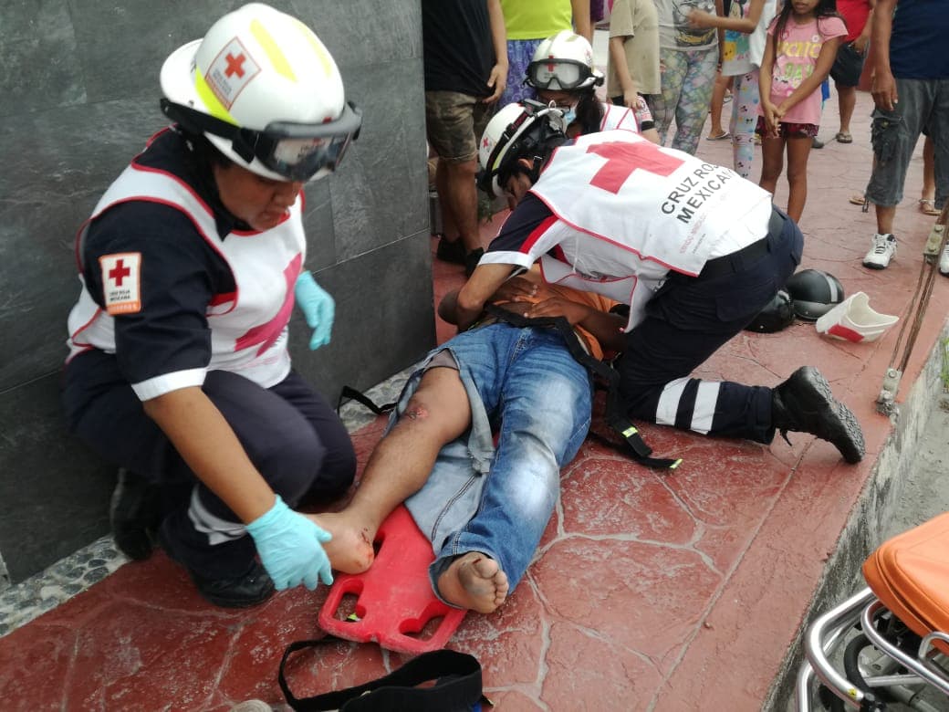 Accidentalmente grúa embiste a motociclistas