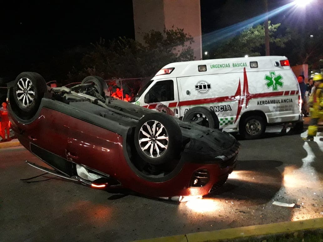 Imprudencia ocasiona accidente en la Andrés Quintana Roo