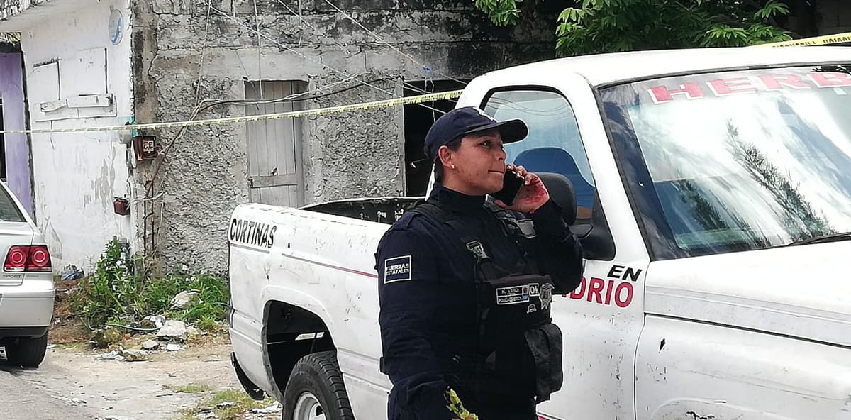 Policía estatal lesiona a detenido en Cozumel y agrede a periodista
