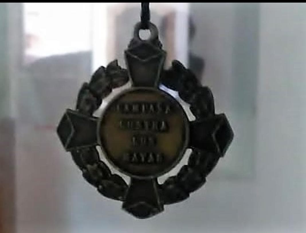 Conoce la medalla que entregaban a quien exterminara mayas