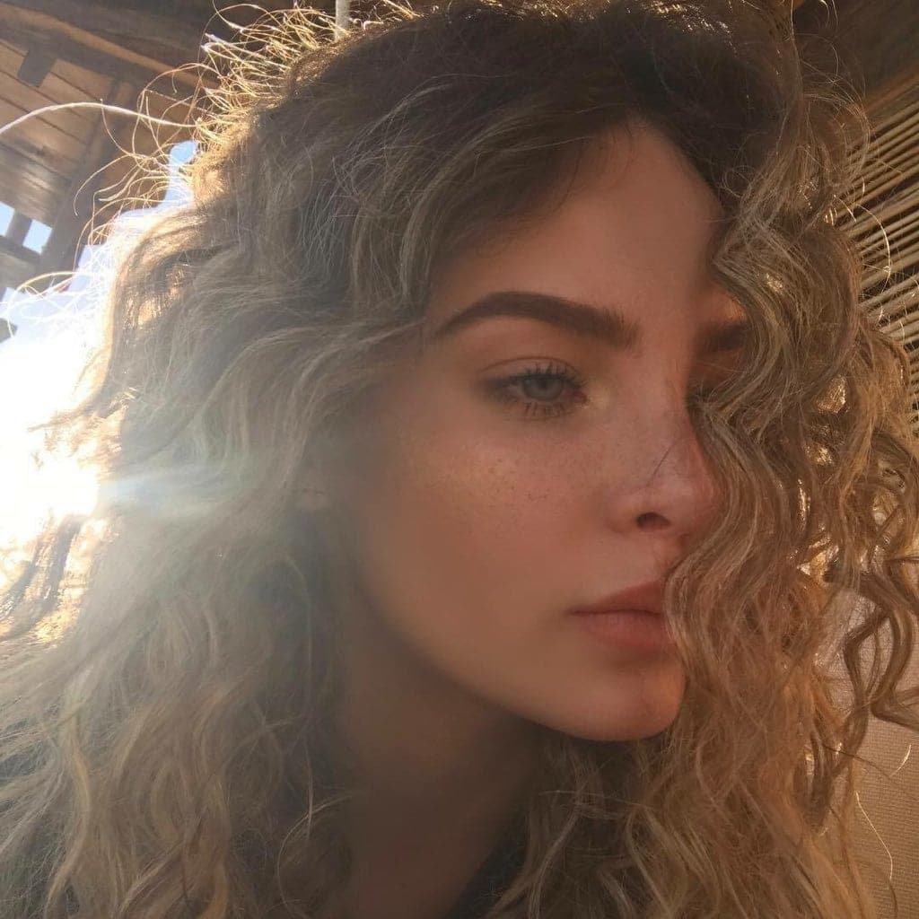 Belinda viola la Constitución al ser española y hacer proselitismo político